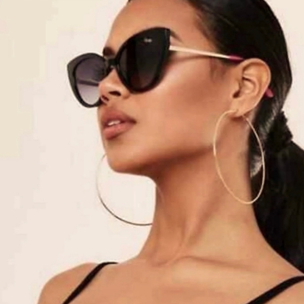 NWOT Quay CatEye “Audacious” sunglasses Black